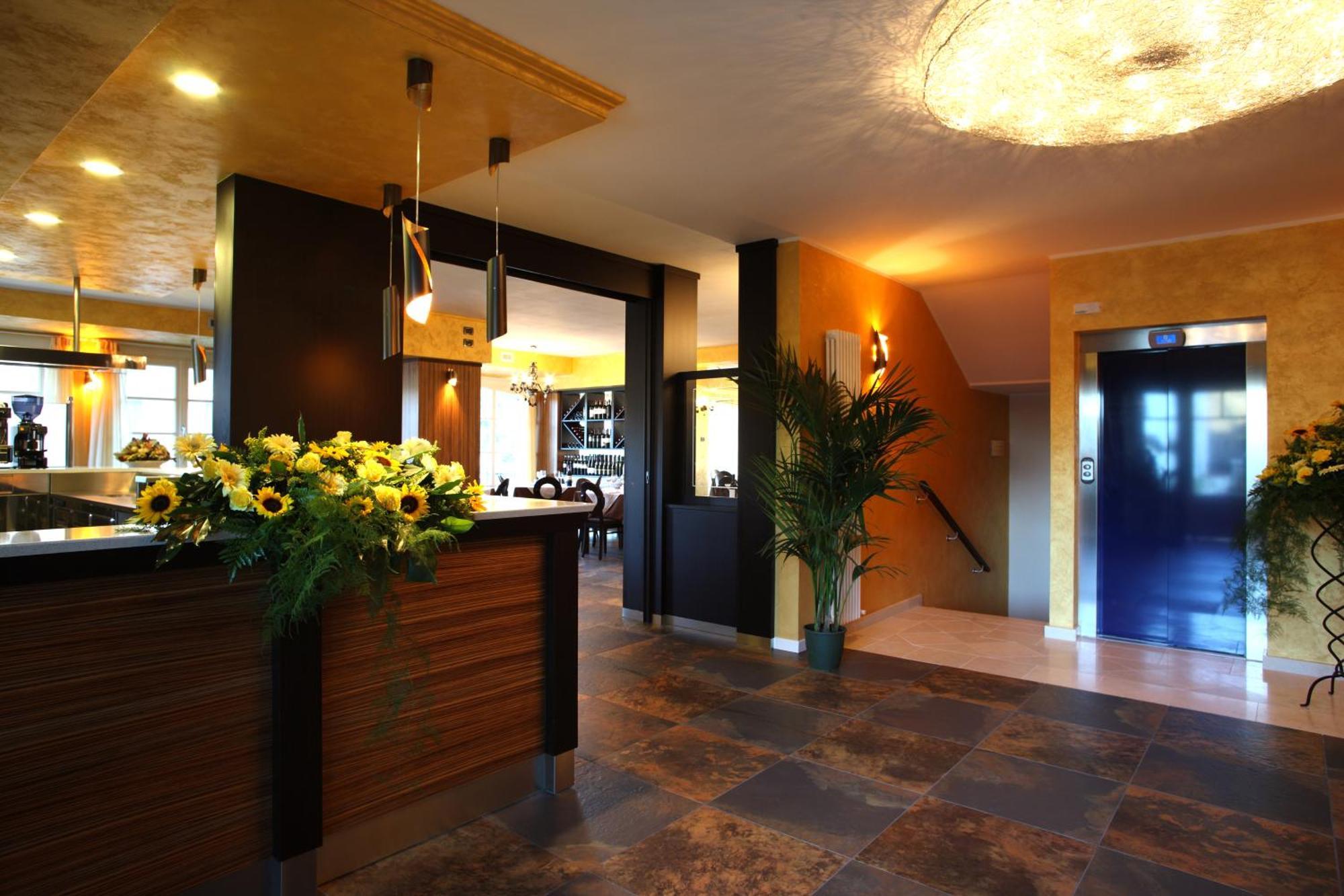 T'Ami Hotel Resort Spa Selvino Buitenkant foto